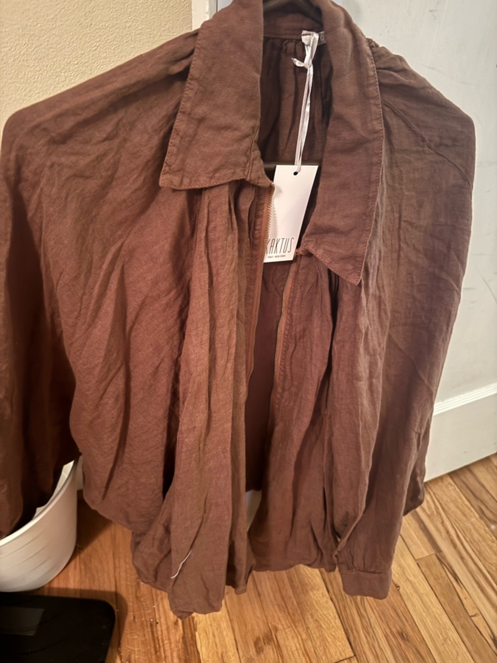 Kaktus Women's Linen zip up top in Brown
